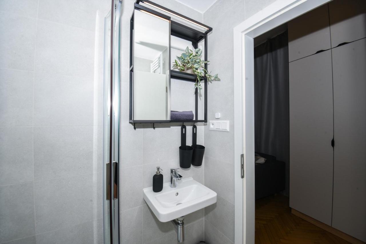 City Center Studio - Comfy & Modern Братислава Екстер'єр фото